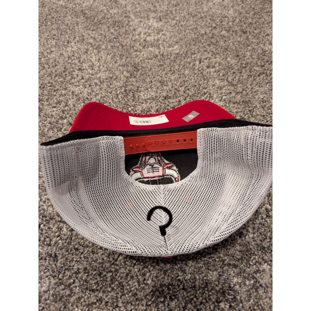 Fan Favorite Chicago Bulls Hat Unisex OSFA Red NWT Snapback Trucker Mesh Cap - Picture 4 of 4